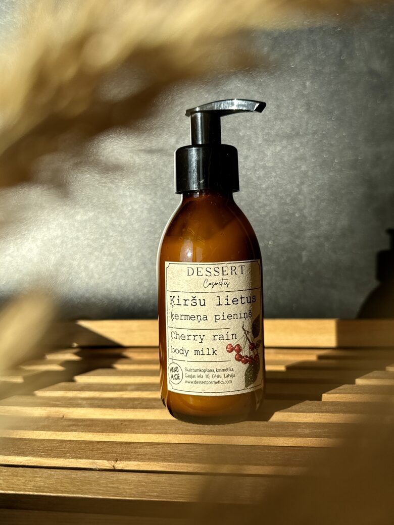 Ķiršu lietus ķermeņa pieniņš